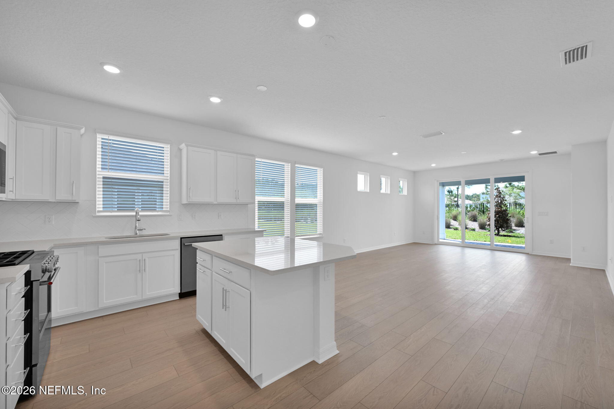 328 Ecliptic Loop Yulee, FL 32097 - Photo 5 of 49 Ellenwood Kitchen
