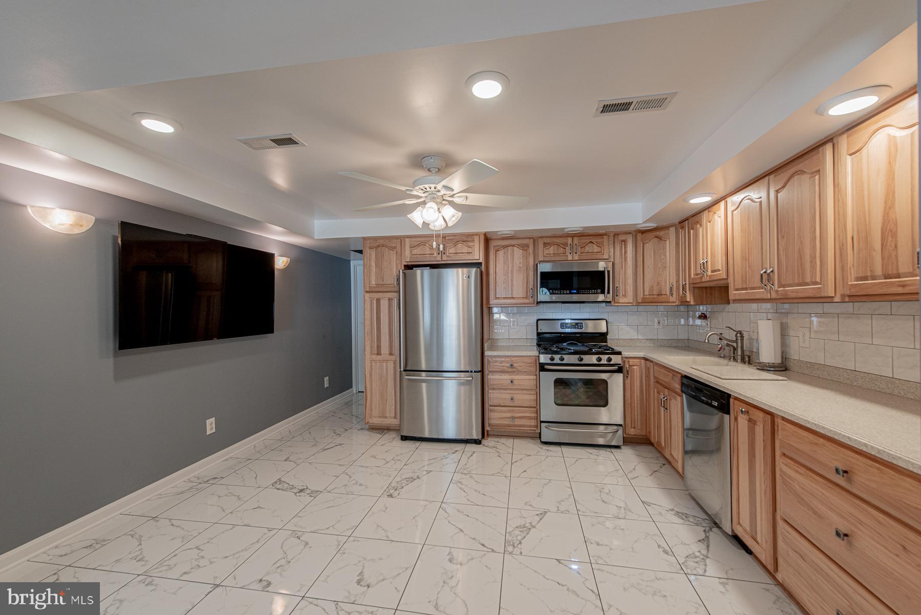 2350 Searles Road Baltimore, MD 21222 - Photo 23 of 34