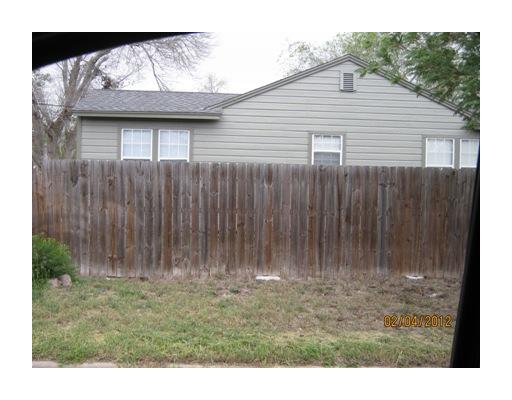 3461 Lawnview Street Corpus Christi, TX 78411 - Photo 10 of 10 a backyard of a house
