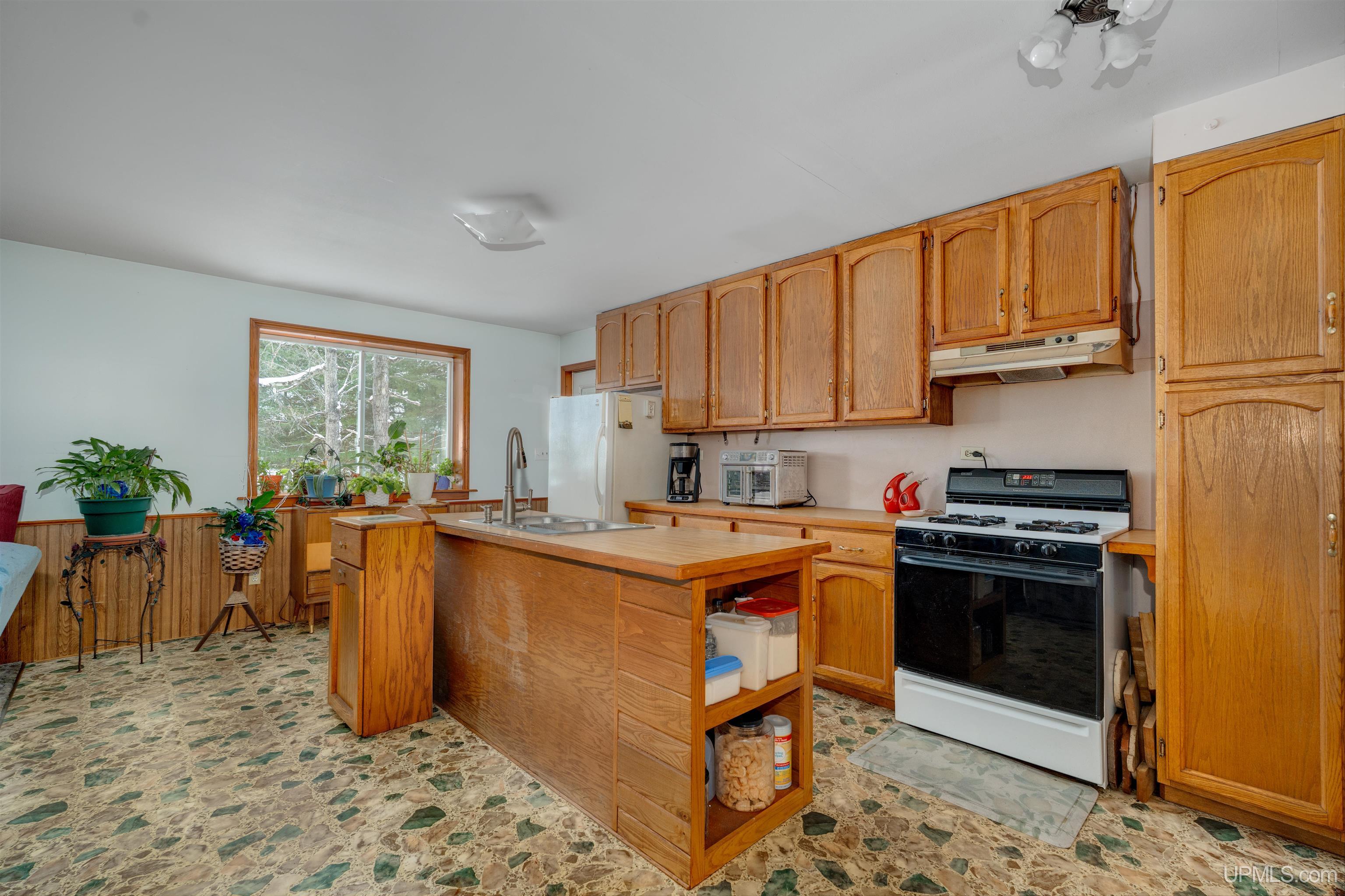 14738 Ll Road Wetmore, MI 49895 - Photo 2 of 37