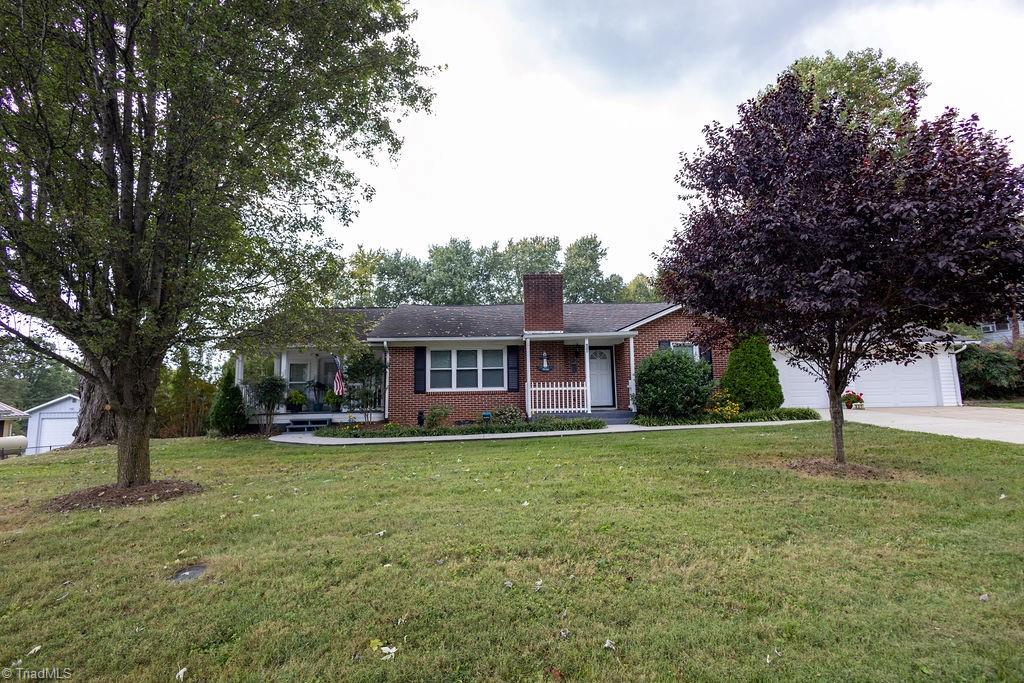 921 North Franklin Road Mount Airy, NC 27030 - Photo 2 of 34