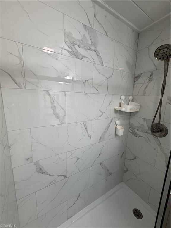 921 North Franklin Road Mount Airy, NC 27030 - Photo 24 of 34 Primary ensuite bathroom
