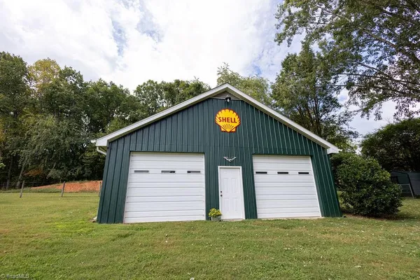$425,000 | 921 North Franklin Road, Mount Airy, NC 27030
