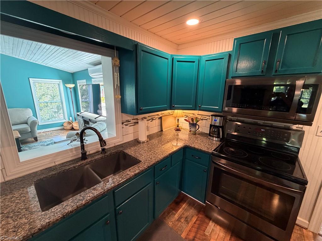 921 North Franklin Road Mount Airy, NC 27030 - Photo 8 of 34 Kitchen