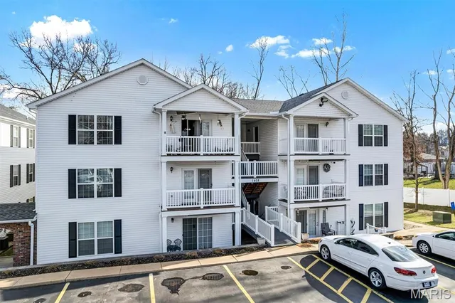 $164,900 | 1408 Summertree Springs Avenue, Unit L, Valley Park, MO 63088