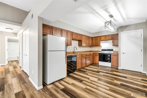 $159,900 | 1408 Summertree Springs Avenue, Unit L, Valley Park, MO 63088