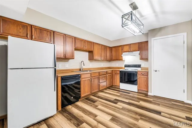 $164,900 | 1408 Summertree Springs Avenue, Unit L, Valley Park, MO 63088