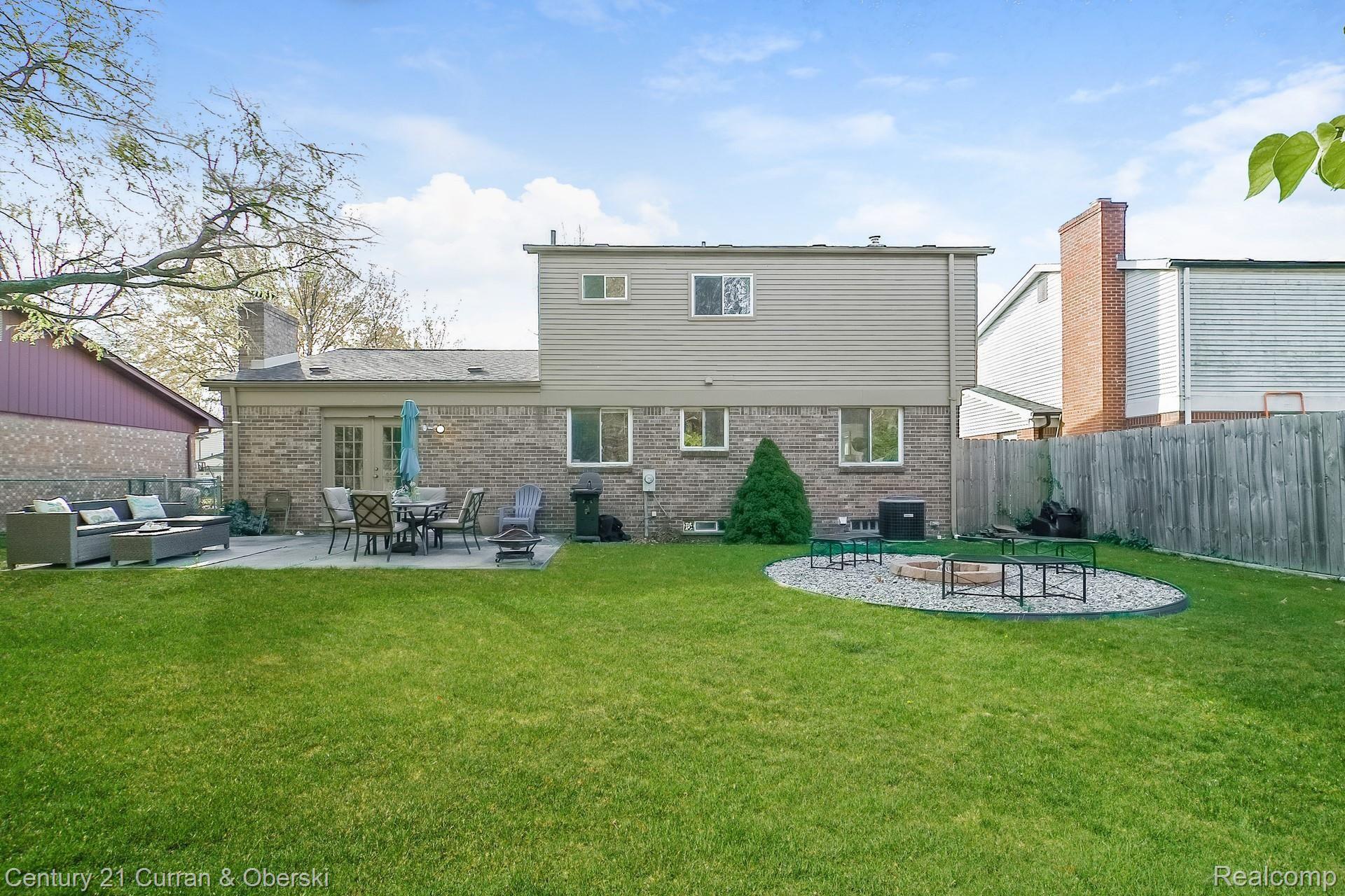 43074 Arlington Road Canton, MI 48187 - Photo 34 of 41 034-photo-rear-view-8723834.jpg