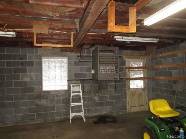 6623 Walters Road Clarkston, MI 48346 - Photo 17 of 20 Garage Heater.jpg