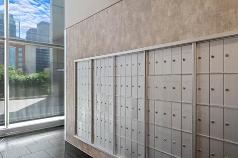 $385,000 | 737 West Washington Boulevard, Unit 3406, Chicago, IL 60661