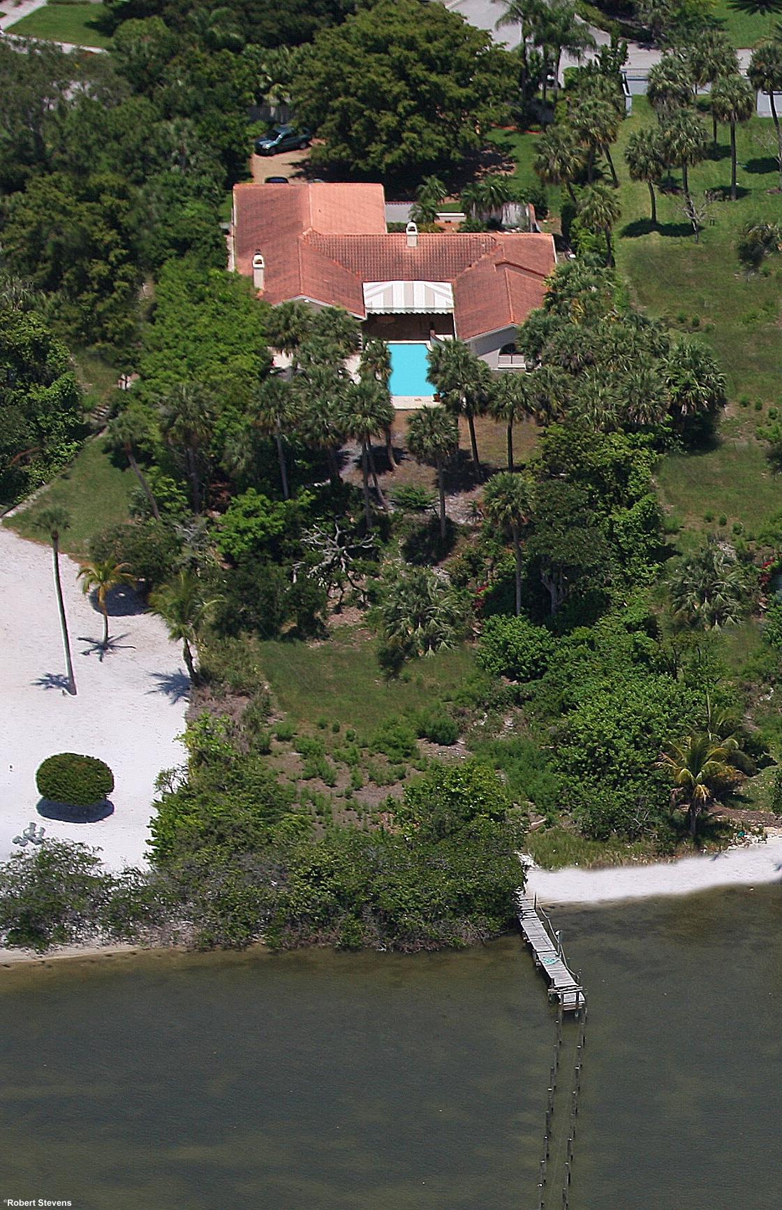 34 East High Point Road Sewall's Point, FL 34996 - Photo 3 of 25 34 W High Point Rd a