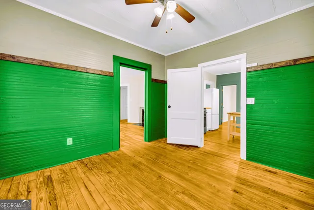 a view of a big room with a big yard