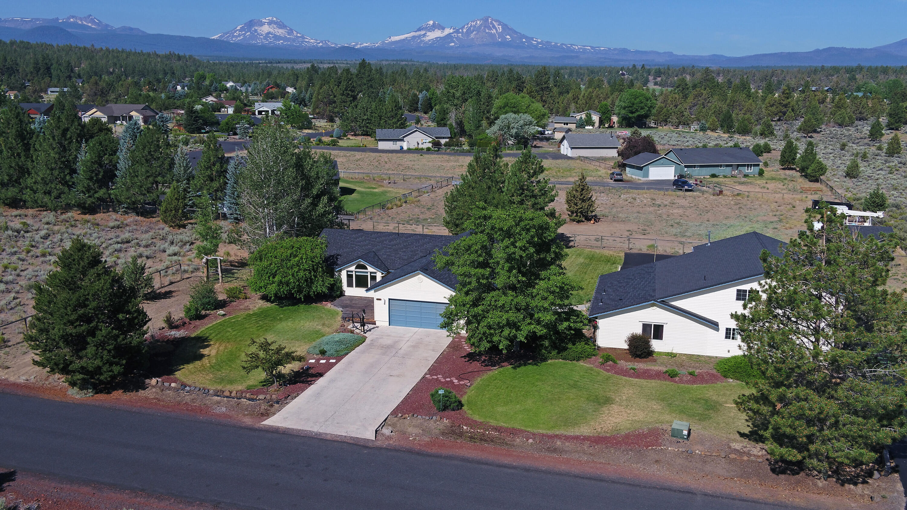 66645 Cascade Way Bend, OR 97703 - Photo 30 of 34 30