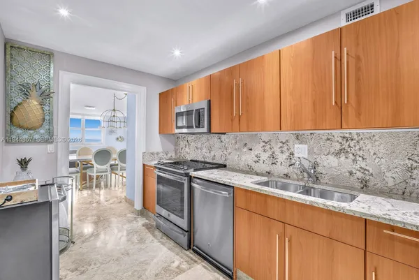 $4,750 | 3001 South Ocean Drive, Unit 1211, Hollywood, FL 33019