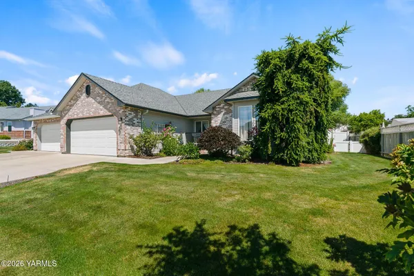 $385,000 | 7317 West Yakima Avenue, Yakima, WA 98908