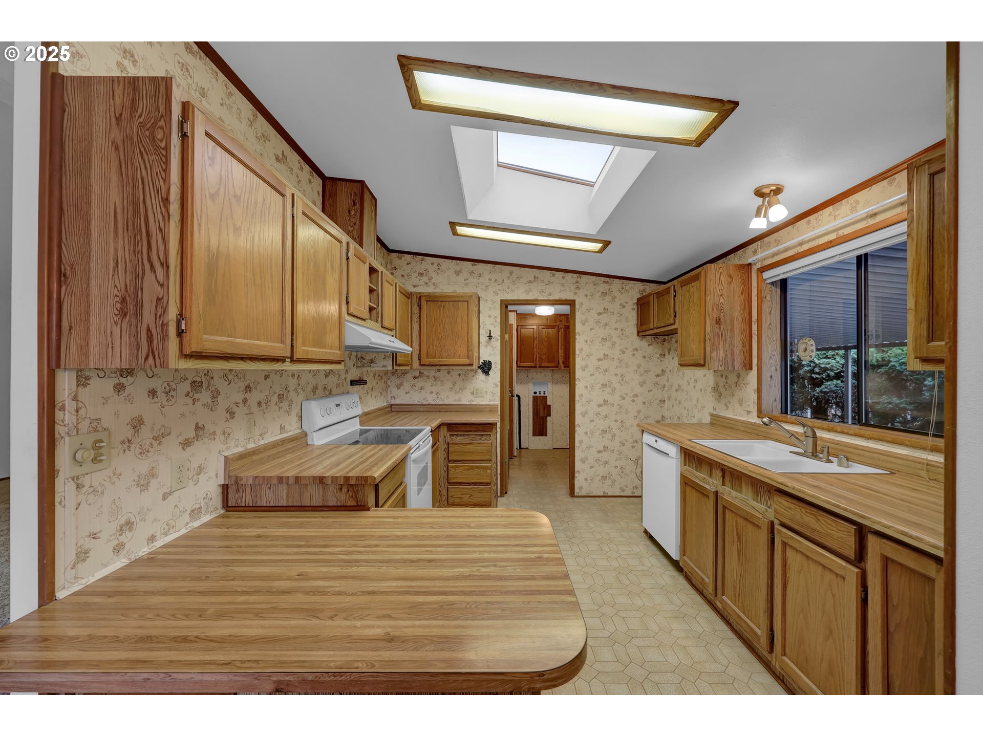 1199 North Terry Street, Unit 366 Eugene, OR 97402 - Photo 5 of 32 Kitchen