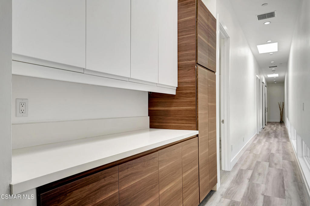 990 Alta Vista Road Simi Valley, CA 93063 - Photo 11 of 36 a view of hallway with wooden floor