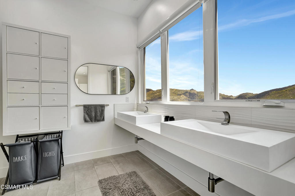 990 Alta Vista Road Simi Valley, CA 93063 - Photo 13 of 36 a bathroom with a sink and a mirror