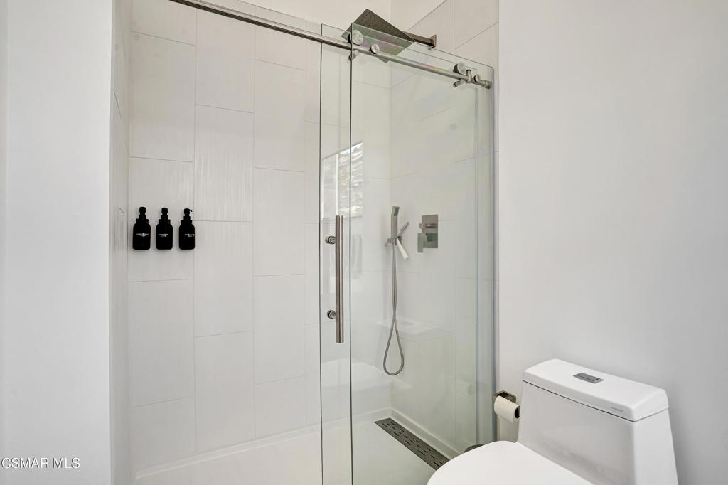 990 Alta Vista Road Simi Valley, CA 93063 - Photo 24 of 36 a bathroom with a toilet and a shower