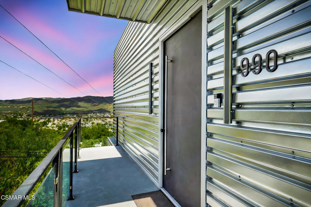 990 Alta Vista Road Simi Valley, CA 93063 - Photo 3 of 36