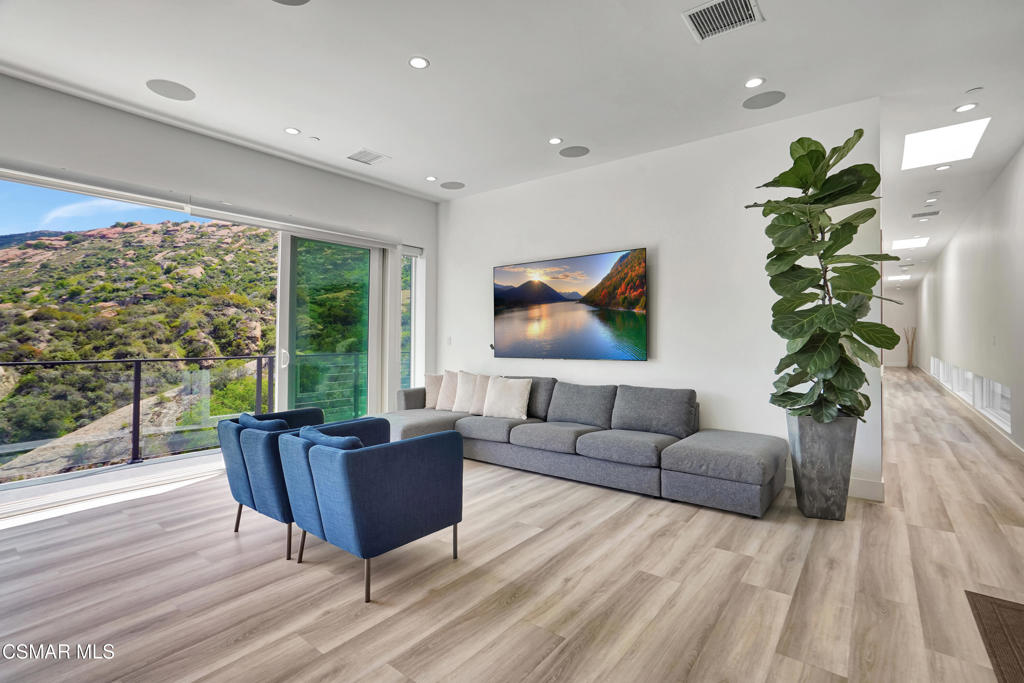 990 Alta Vista Road Simi Valley, CA 93063 - Photo 8 of 36 a living room with furniture potted plant and a wooden floor