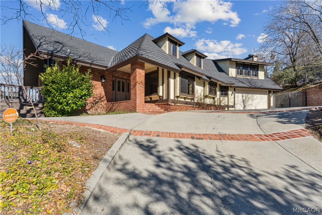 28994 North Shore Road Lake Arrowhead, CA 92352 - Photo 2 of 50 a front view of a house with a yard