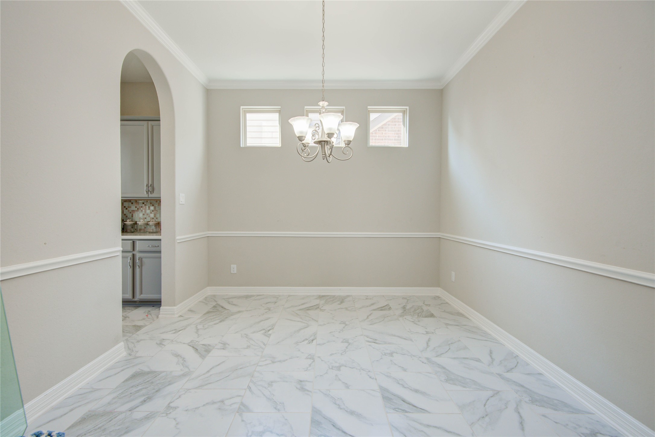 23527 San Ricci Court Richmond, TX 77406 - Photo 9 of 37 a view of a decorative light in a room