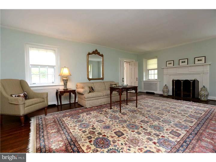 1086 Randolph Road Jenkintown, PA 19046 - Photo 5 of 25 Living Room