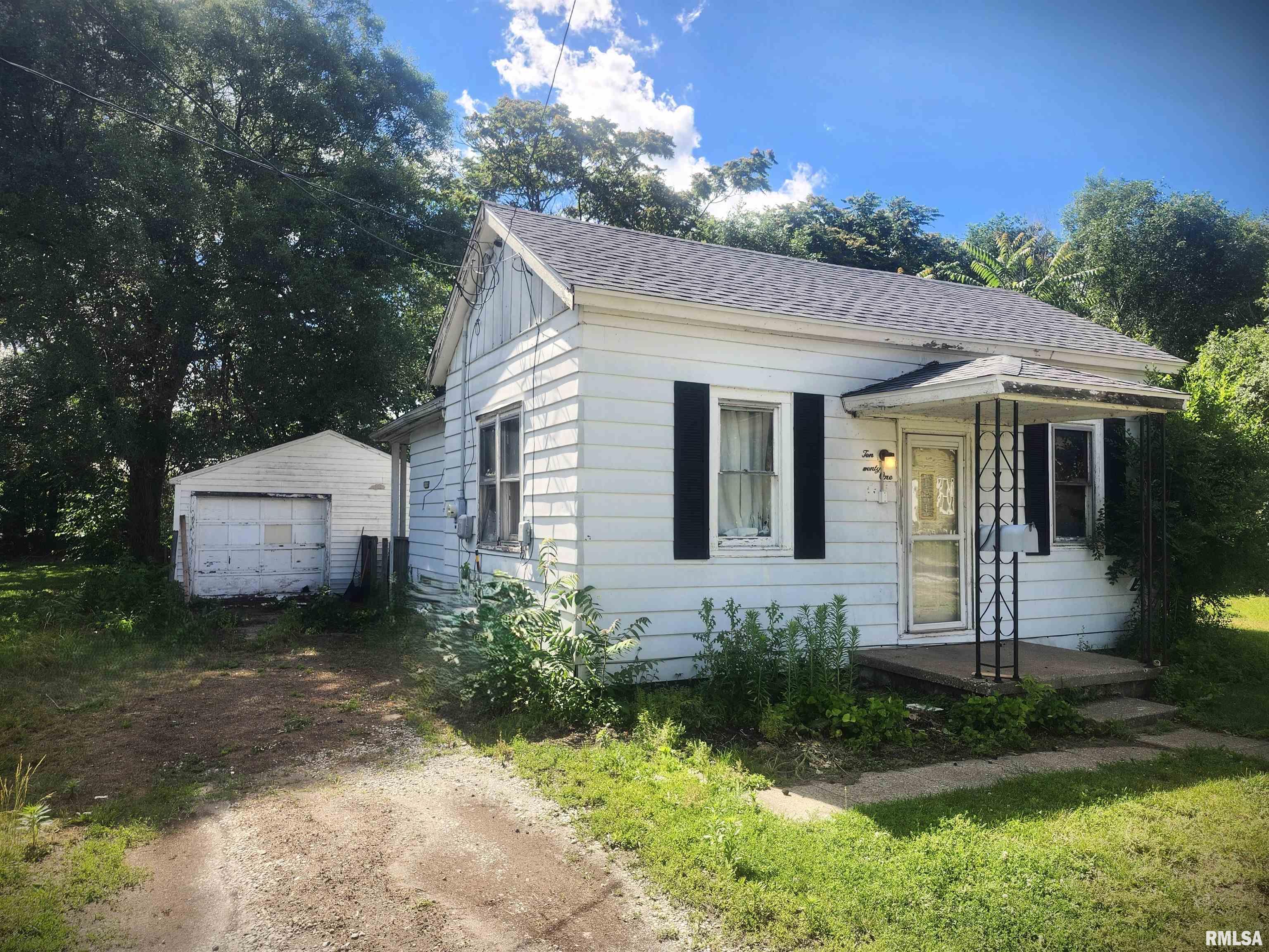 1021 Maple Street Pekin, IL 61554 - Photo 3 of 13