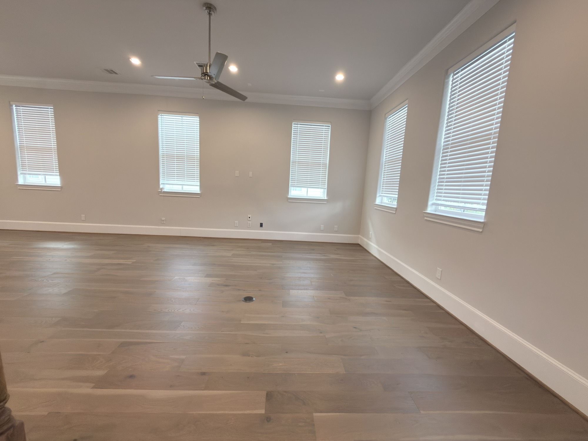 815 Bringhurst Street Houston, TX 77020 - Photo 11 of 19 LIVING AND DINNING 2ND FLOOR
