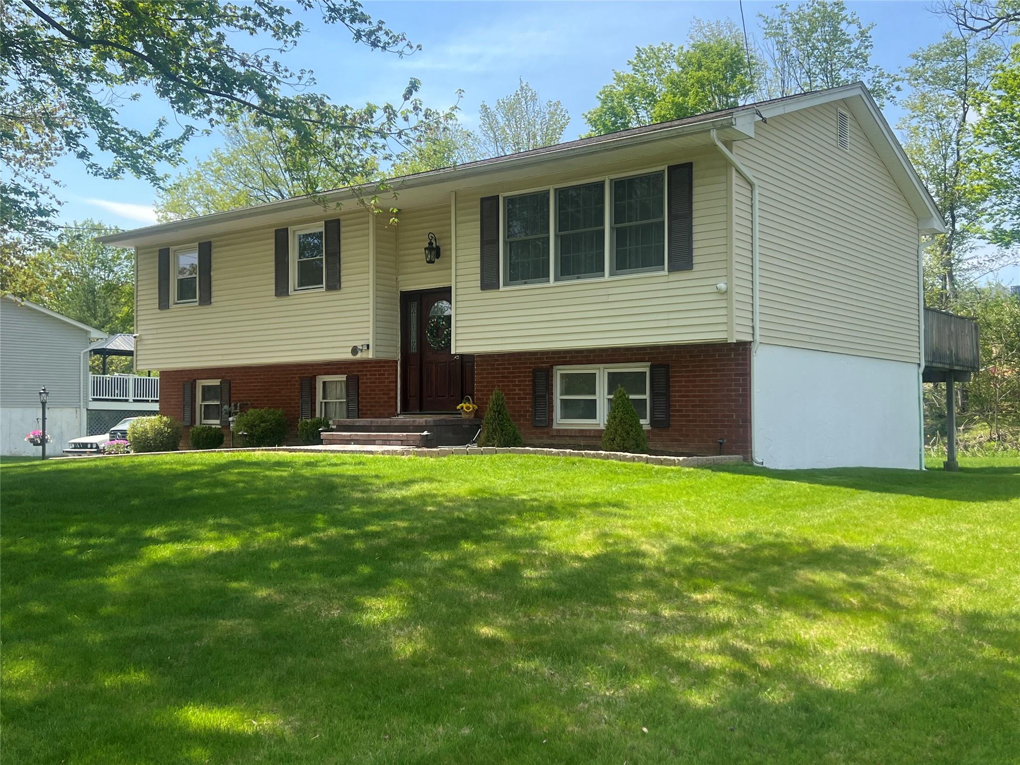 9 Laddie Road Middletown, NY 10941 - Photo 1 of 1 Split foyer home featuring brick siding and a front yard
