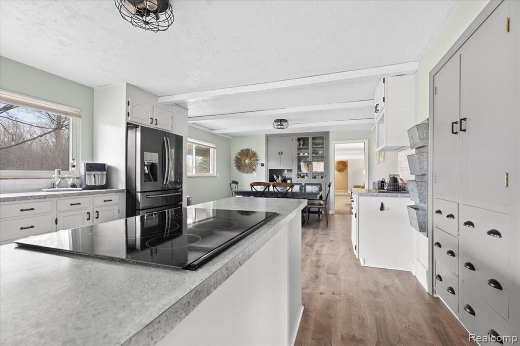 1933 John R Road Rochester Hills, MI 48307 - Photo 38 of 60