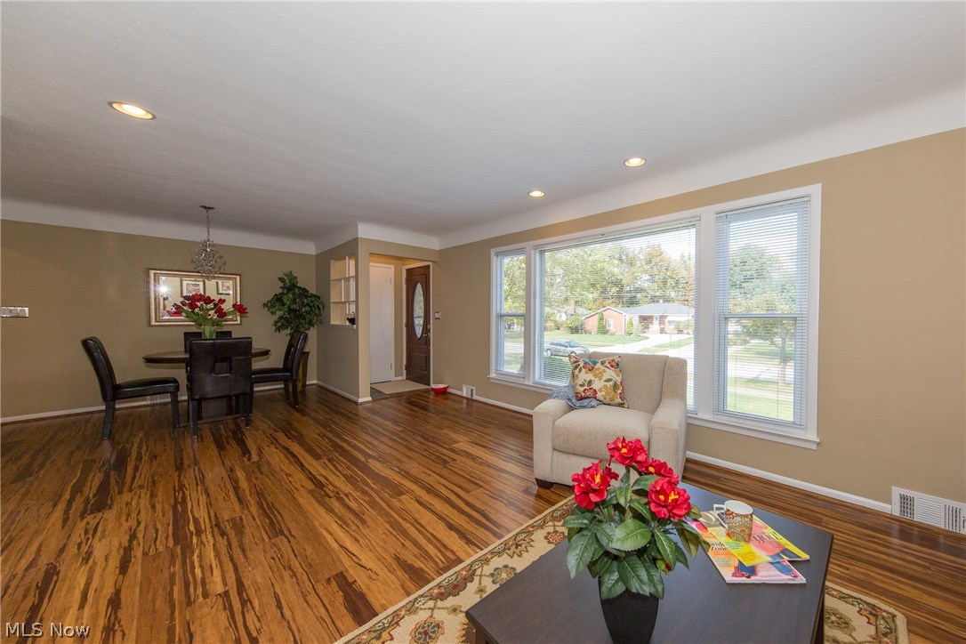 6394 Longridge Road Cleveland, OH 44124 - Photo 4 of 20