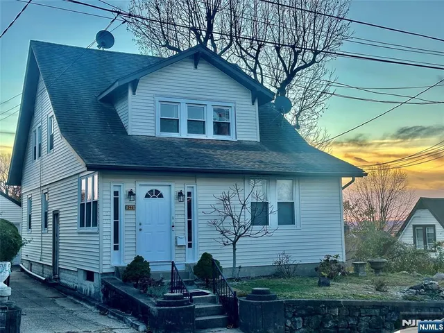 $1,800 | 546 Victory Avenue, Unit 2, Ridgefield, NJ 07657