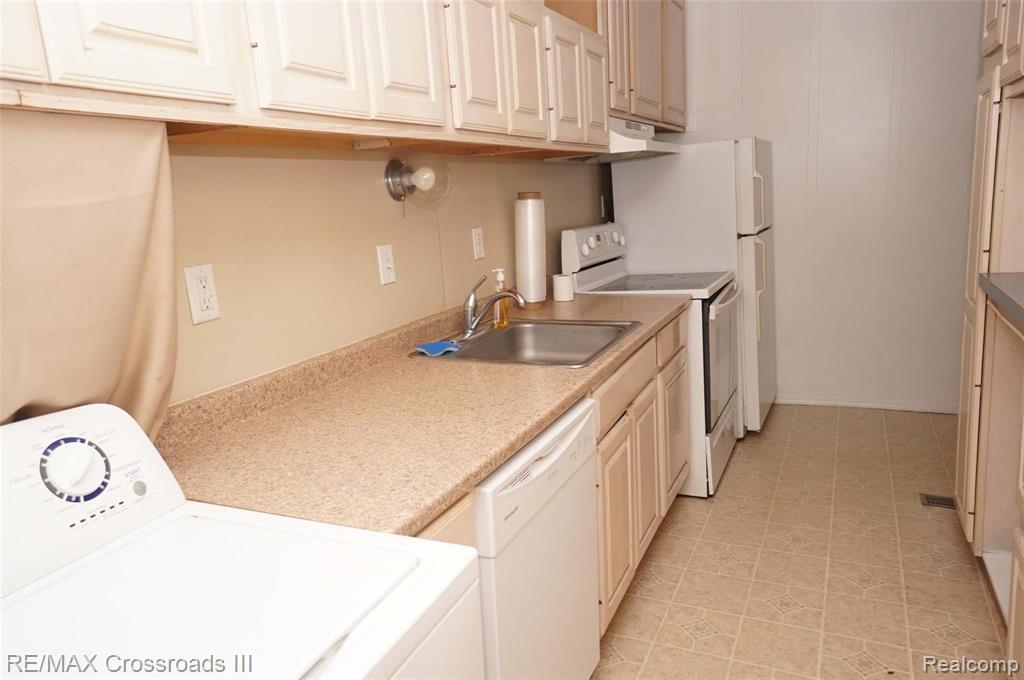 2708 Riverside Drive Trenton, MI 48183 - Photo 7 of 17
