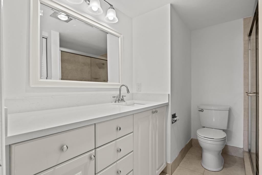 2044 Hythe A Boca Raton, FL 33434 - Photo 12 of 34 DSC04897