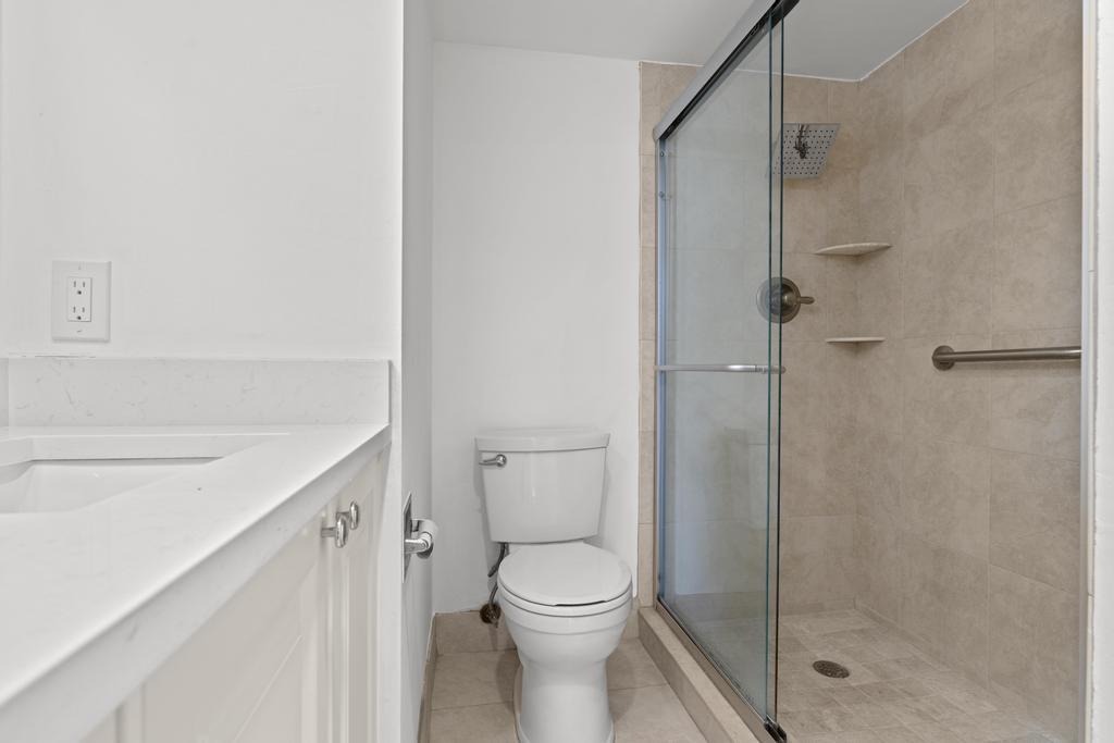 2044 Hythe A Boca Raton, FL 33434 - Photo 13 of 34 DSC04900