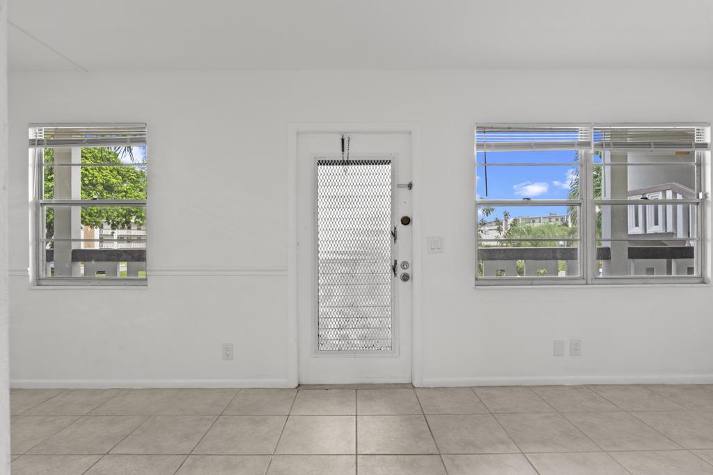 2044 Hythe A Boca Raton, FL 33434 - Photo 24 of 34 DSC04861