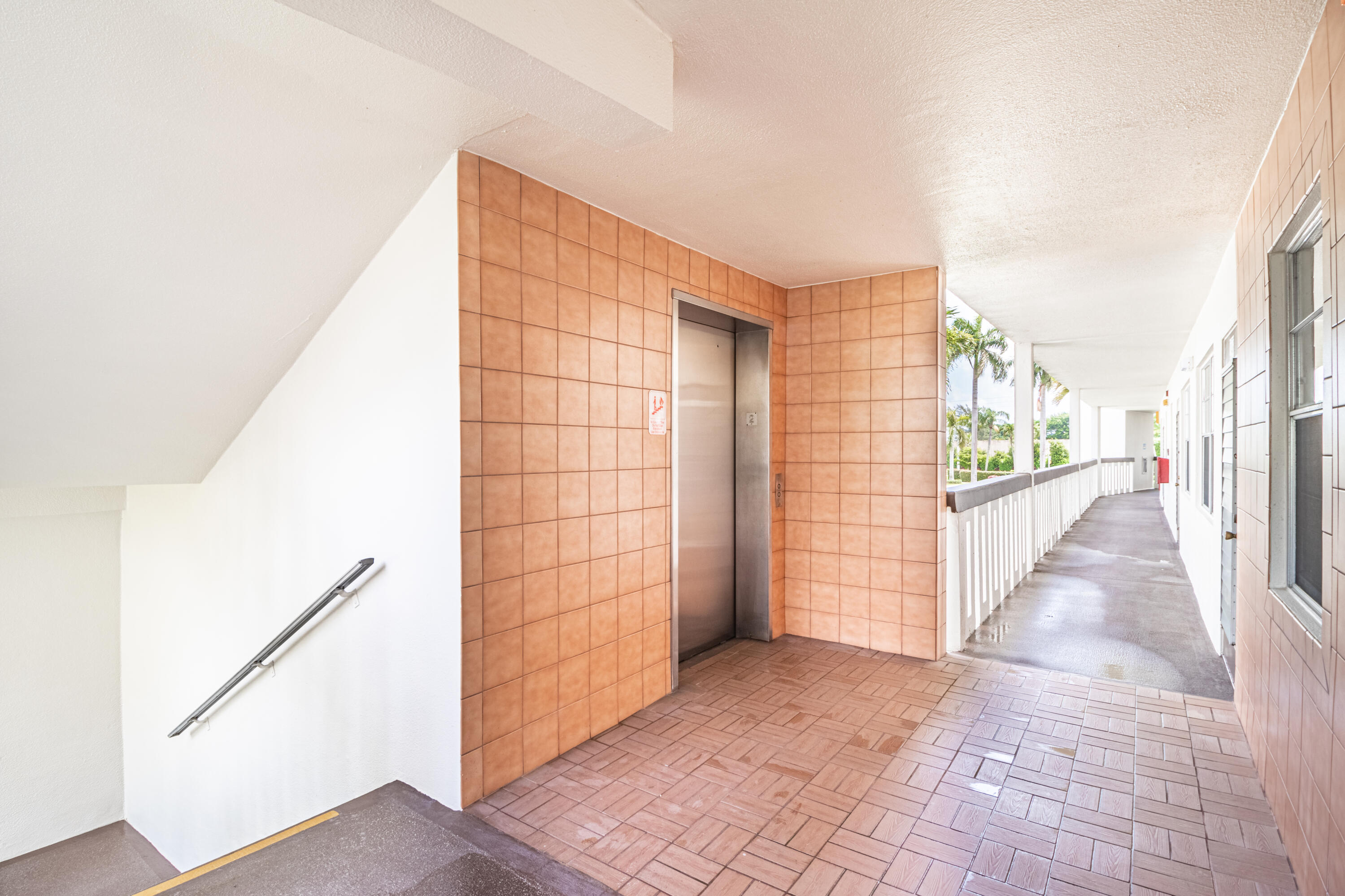 2044 Hythe A Boca Raton, FL 33434 - Photo 26 of 34 IMG_4380-HDR
