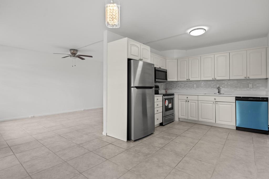 2044 Hythe A Boca Raton, FL 33434 - Photo 7 of 34 DSC04876