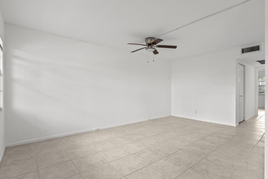 2044 Hythe A Boca Raton, FL 33434 - Photo 10 of 34 DSC04867
