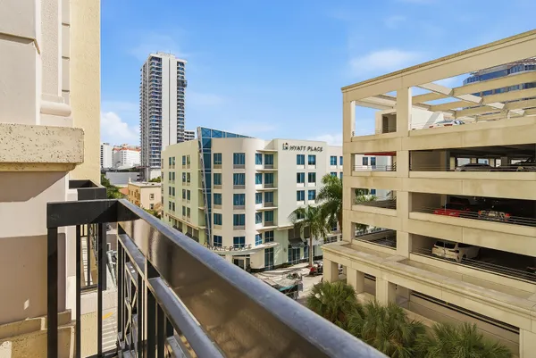 $4,000 | 801 South Olive Avenue, Unit 425, West Palm Beach, FL 33401