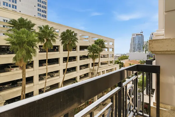 $4,000 | 801 South Olive Avenue, Unit 425, West Palm Beach, FL 33401