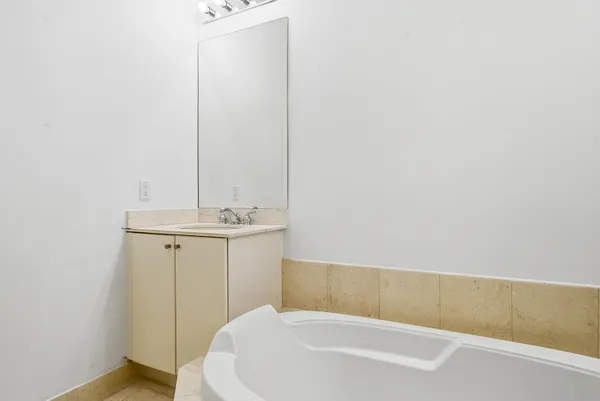 $4,000 | 801 South Olive Avenue, Unit 425, West Palm Beach, FL 33401