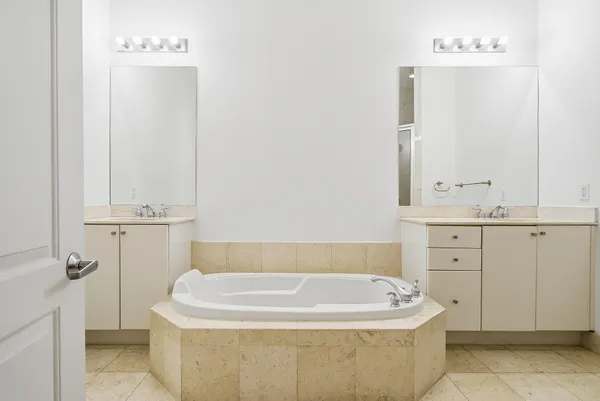 $4,000 | 801 South Olive Avenue, Unit 425, West Palm Beach, FL 33401