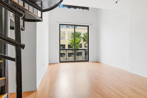 $4,000 | 801 South Olive Avenue, Unit 425, West Palm Beach, FL 33401