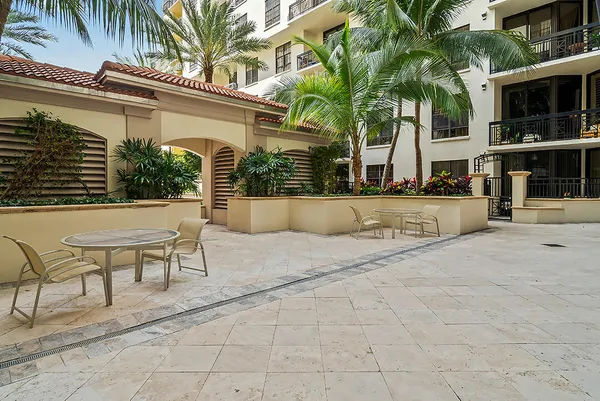 $4,000 | 801 South Olive Avenue, Unit 425, West Palm Beach, FL 33401