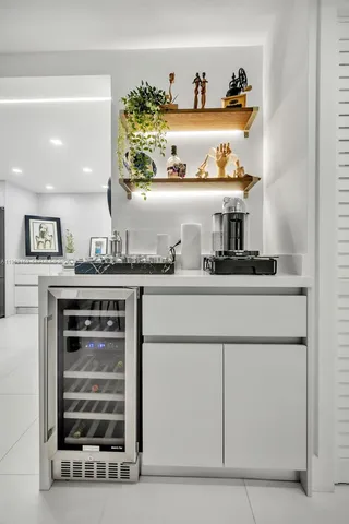 $3,500 | 6801 Indian Creek Drive, Unit 304, Miami Beach, FL 33141