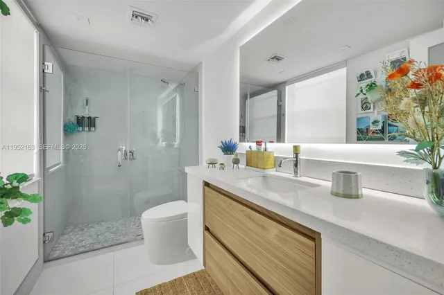 $3,500 | 6801 Indian Creek Drive, Unit 304, Miami Beach, FL 33141