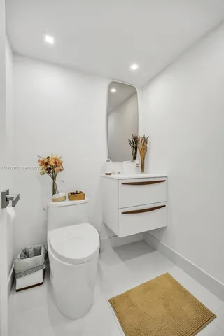 $3,500 | 6801 Indian Creek Drive, Unit 304, Miami Beach, FL 33141